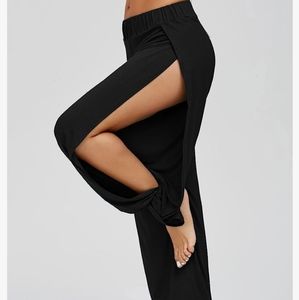NWOT Black High Slit Harlem Hippie Yoga Pants Size Medium